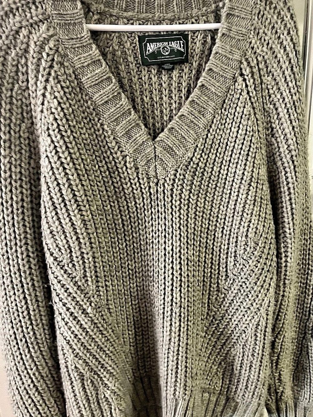 American Eagle Women's V-Neck Sweater Gray Large Like New